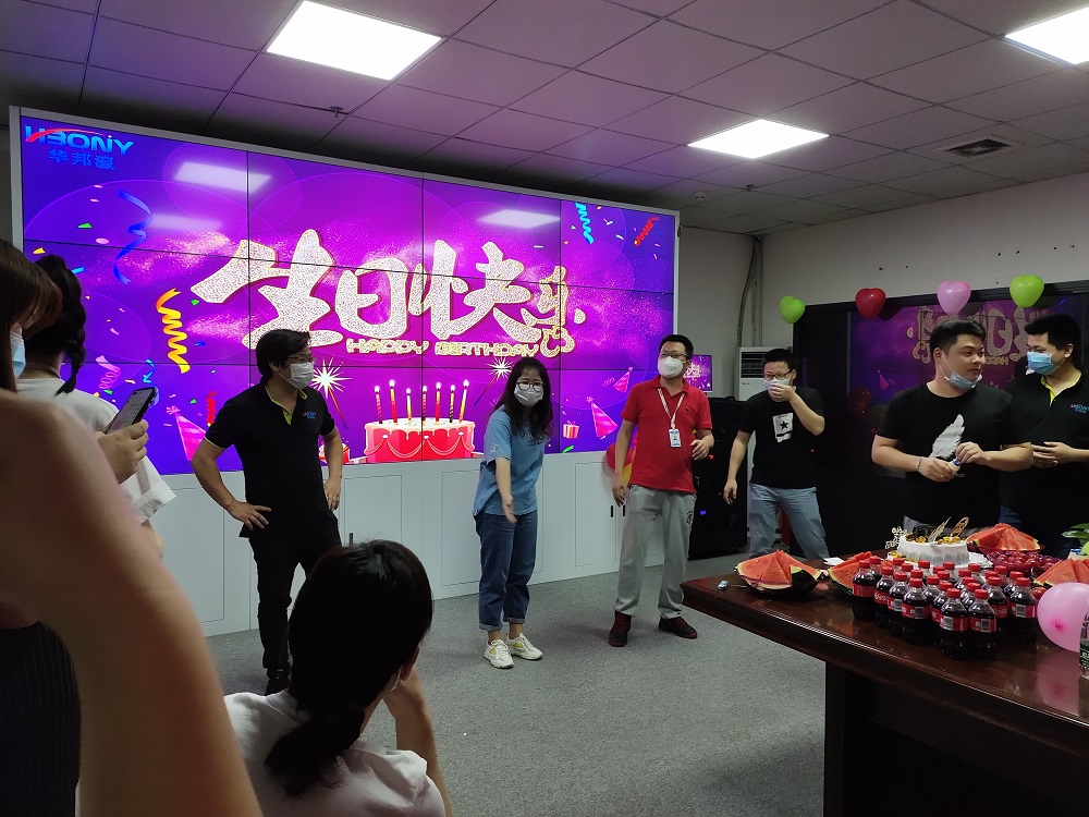 陽春三月，華邦瀛第一季度員工生日會慶?；顒訄A滿結束
