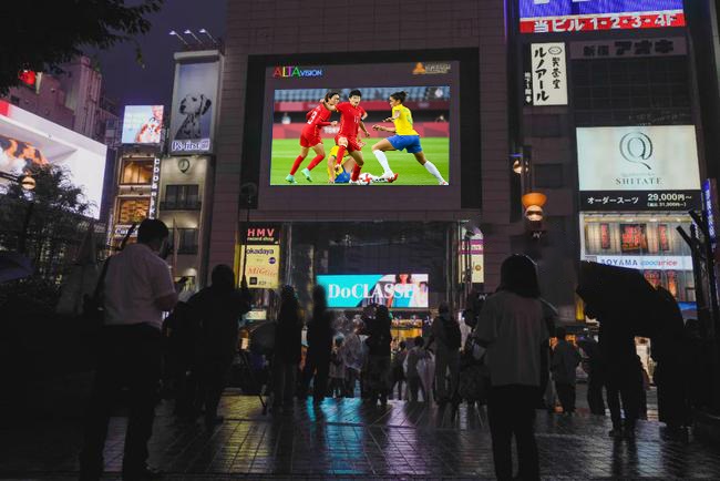 東京奧運(yùn)火熱開幕 華邦瀛為中國(guó)喝彩
